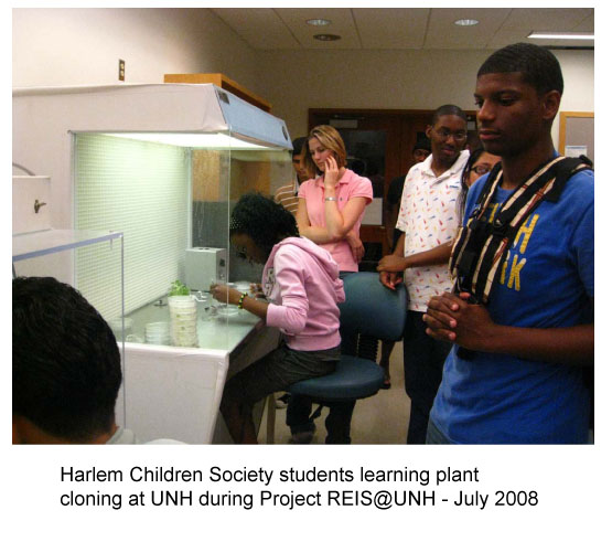 Harlem Children Society students learning plant cloning at UNH during Project REIS@UNH - July 2008